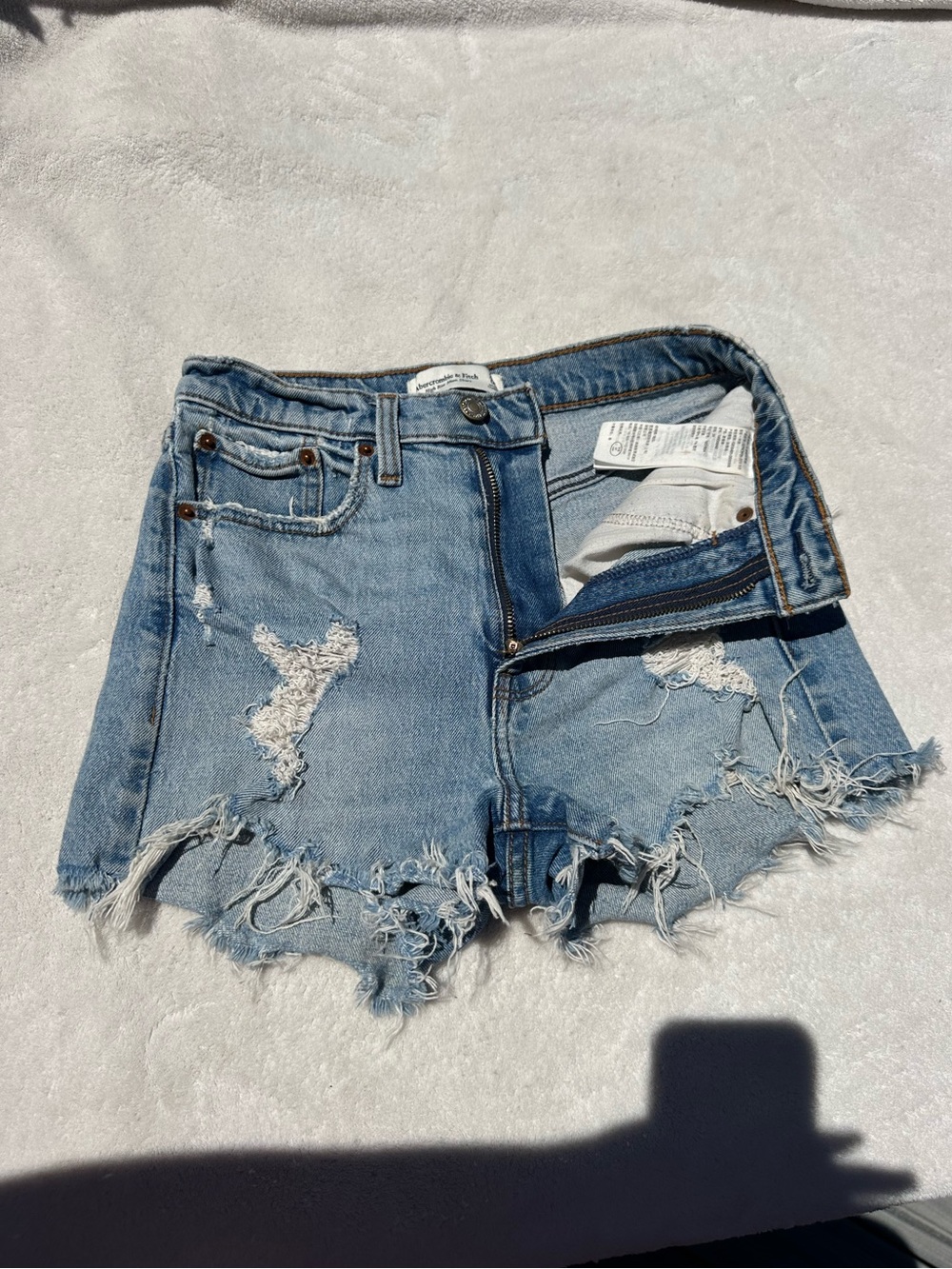 Abercrombie & Fitch highrise mom Light Blue Distressed Denim Shorts size 24 / 00